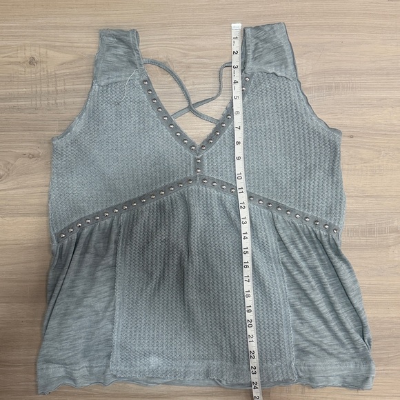 Pol Sleeveless Silver Studded V-Neck Blouse.  Sz L - Picture 7 of 10
